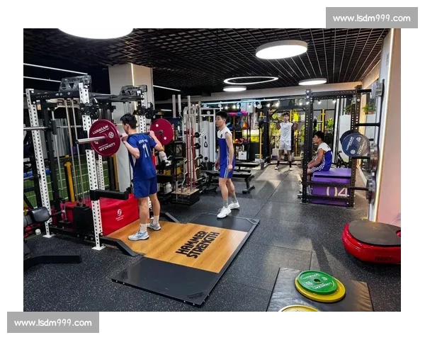 以体能训练为核心提升运动表现的关键策略与科学方法分析